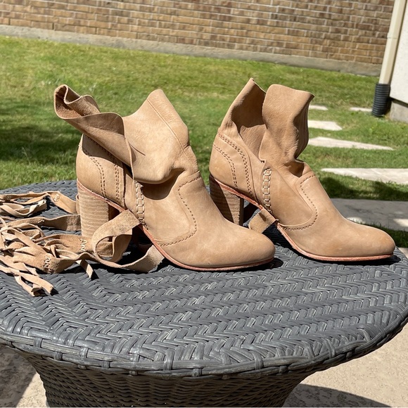 FREE PEOPLE SEVEN WONDERS BOOTIES (TAN) - SIZE 7 1/2 - Picture 2 of 7